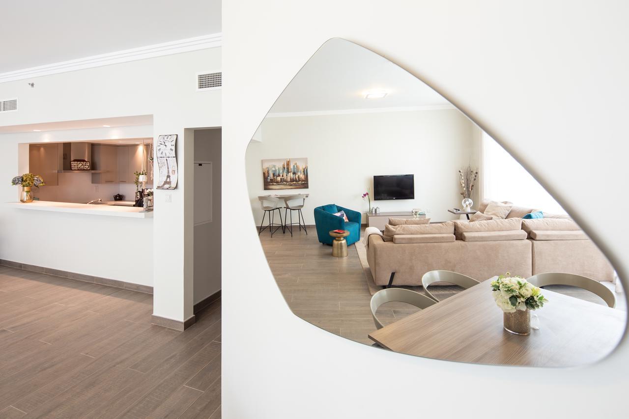 Frank Porter - Al Bateen Apartment *