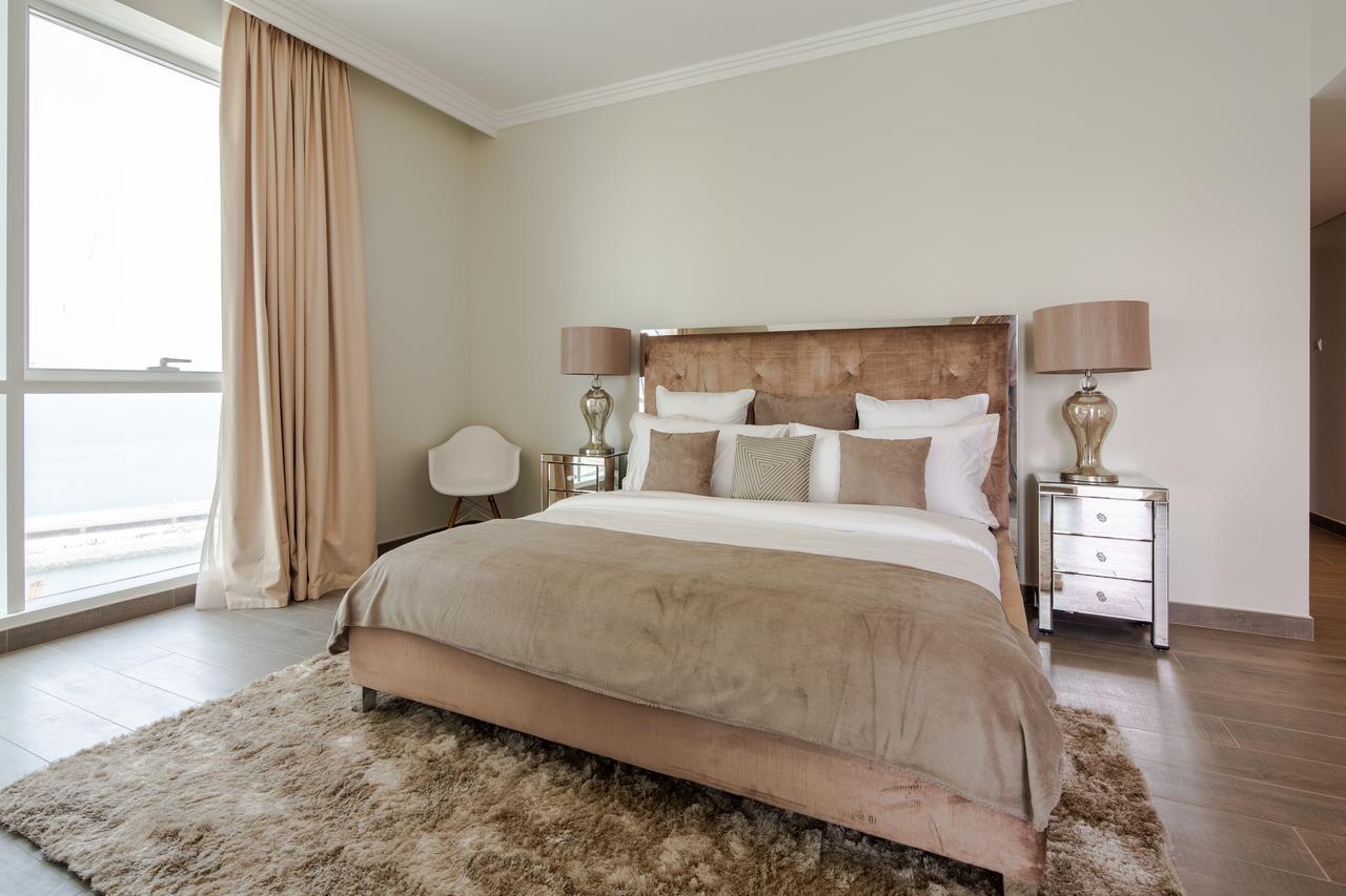 Frank Porter - Al Bateen Apartment
